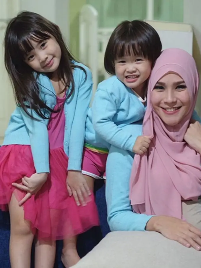 Zaskia Adya Mecca dan anak