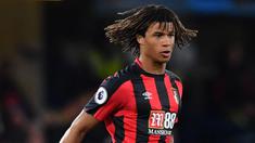 Nathan Ake resmi menjadi bagian dari Manchester City untuk mengarungi kompetisi Premier League di musim 2020/2021. (AFP/Ben Stansall)