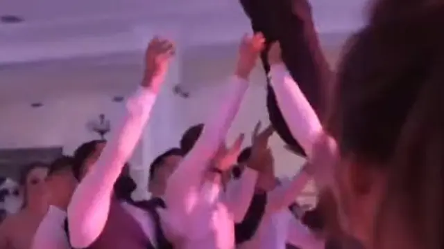 Gagal Ditangkap, Pengantin Pria Ini Alami Patah Tulang Usai Dilempar Groomsman