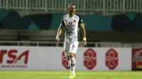 Striker PS Tira, Aleksandar Rakic, saat melawan PSMS Medan pada laga Liga 1 di Stadion Pakansari, Jawa Barat, Rabu (5/12). PSMS kalah 2-4 dari PS Tira. (Bola.com/Yoppy Renato)