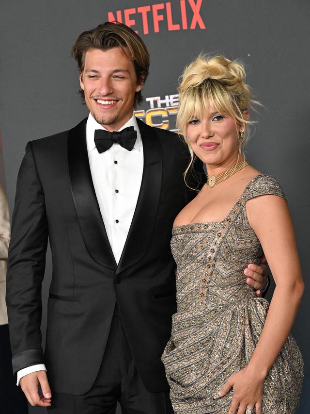 Gaya Millie Bobby Brown dengan Rambut Pirang di Karpet Merah, Disebut Terlihat Lebih Tua dari Usia Aslinya