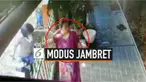 Terekam CCTV modus penjambretan baru dengan pura-pura bertanya alamat.