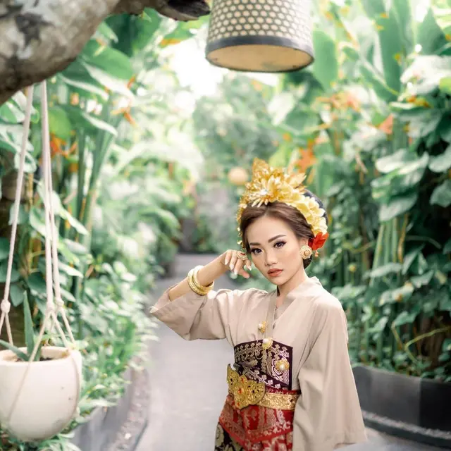 7 Pesona Steffy Ai Eks Cherrybelle saat Pakai Busana Tradisional Bali, Anggun Banget