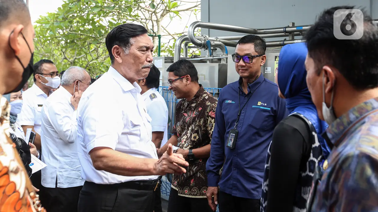 Menko Luhut Resmikan PLTS di Bali untuk Perkuat G20 dalam Transisi Energi Terbarukan