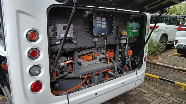 Bus listrik Higer.