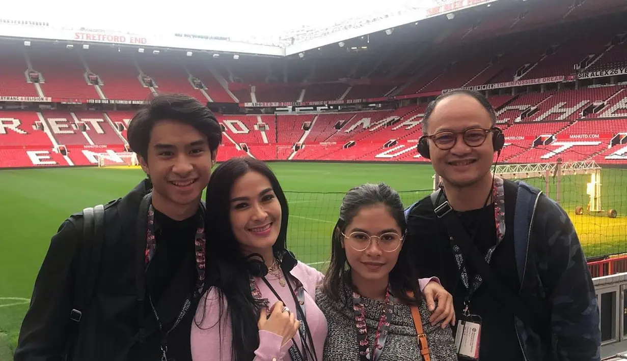 Iis Dahlia dan Keluarga (Instagram/isdadahlia)