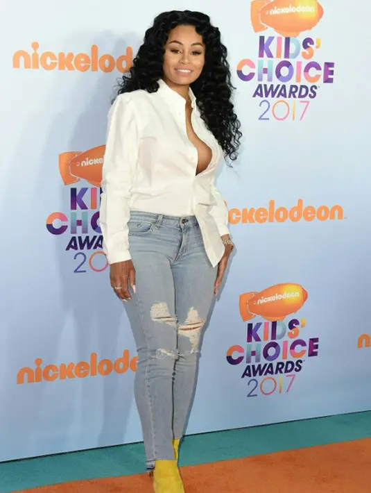 Di sisi lain seorang sumber mengatakan bahwa Kylie tak perlu merasa cemburu dan khawatir, lantaran Tyga dan Blac Chyna tidak rujuk atau kembali bersama. Keduanya hanya menjalin hubungan baik sebagai orang tua. (AFP/Bintang.com)