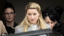 Aktris Amber Heard meninggalkan Gedung Pengadilan Fairfax County di Fairfax, Virginia, Amerika Serikat, 27 Mei 2022. "Rasio Phi 1,618 telah lama dianggap sebagai rahasia kecantikan, tetapi sekarang dengan pemetaan komputer kita dapat menghitung bagaimana hal itu berlaku untuk wanita sejati," menurut Dr Julian De Silva dari Harley Street. (Drew Angerer/Getty Images/AFP)