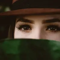 Ilustrasi bulu mata (Photo by Allef Vinicius on Unsplash)