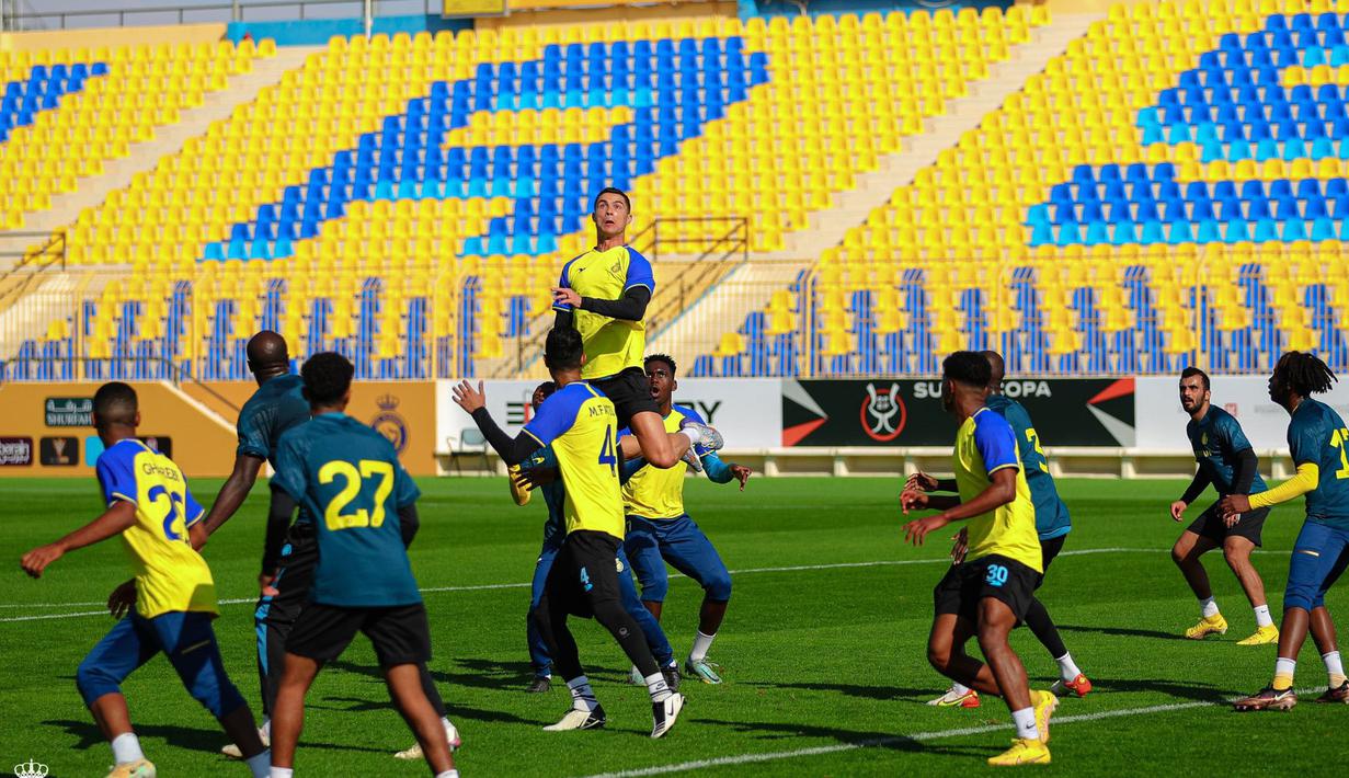 Megabintang asal Portugal, Cristiano Ronaldo, mulai mengikuti sesi latihan bersama Al Nassr. (Twitter Al Nassr FC)