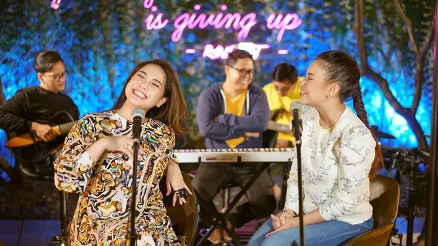 Disebut Diva Millenial Vs Diva Andara, Ini 6 Potret Nagita Slavina Bareng Rossa