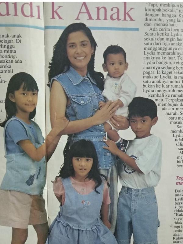 Potret kompaknya ibu-anak, Lydia Kandou dan Naysila Mirdad sejak dulu. (Sumber: Instagram/@lydiakandou_)