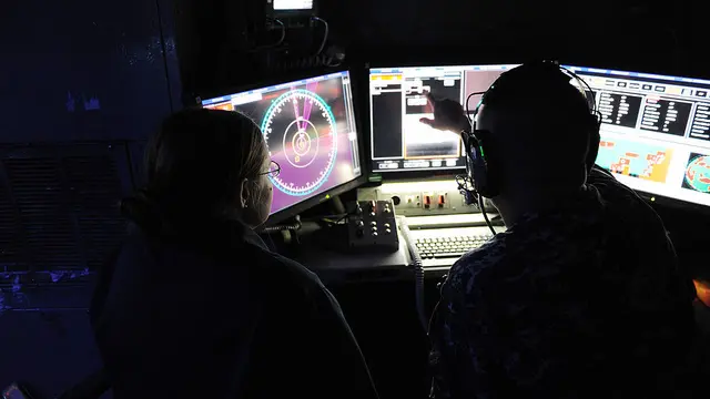 Pusat kendali sistem senjata laser 'LaWS' AS di USS Ponce (US Navy/Wikimedia Commons)