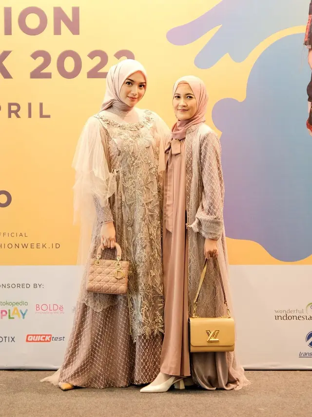 6 Potret Citra Kirana saat Tampil di Indonesia Fashion Week 2022, Menawan