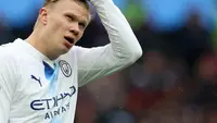 Penyerang Manchester City, Erling Haaland, menunjukkan ekspresi kecewa dalam pertandingan Liga Inggris antara Aston Villa dan Manchester City di Villa Park, Birmingham, Sabtu (24/10/2026).  (Darren Staples / AFP)