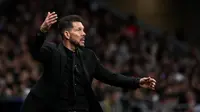 Pelatih Atletico Madrid Diego Simeone mengkritik Manajer Manchester City Pep Guardiola usai leg kedua perempat final Liga Champions di Stadion Wanda Metropolitano, Madrid, Kamis (14/4/2022) dini hari WIB. (Pierre-Philippe MARCOU / AFP)