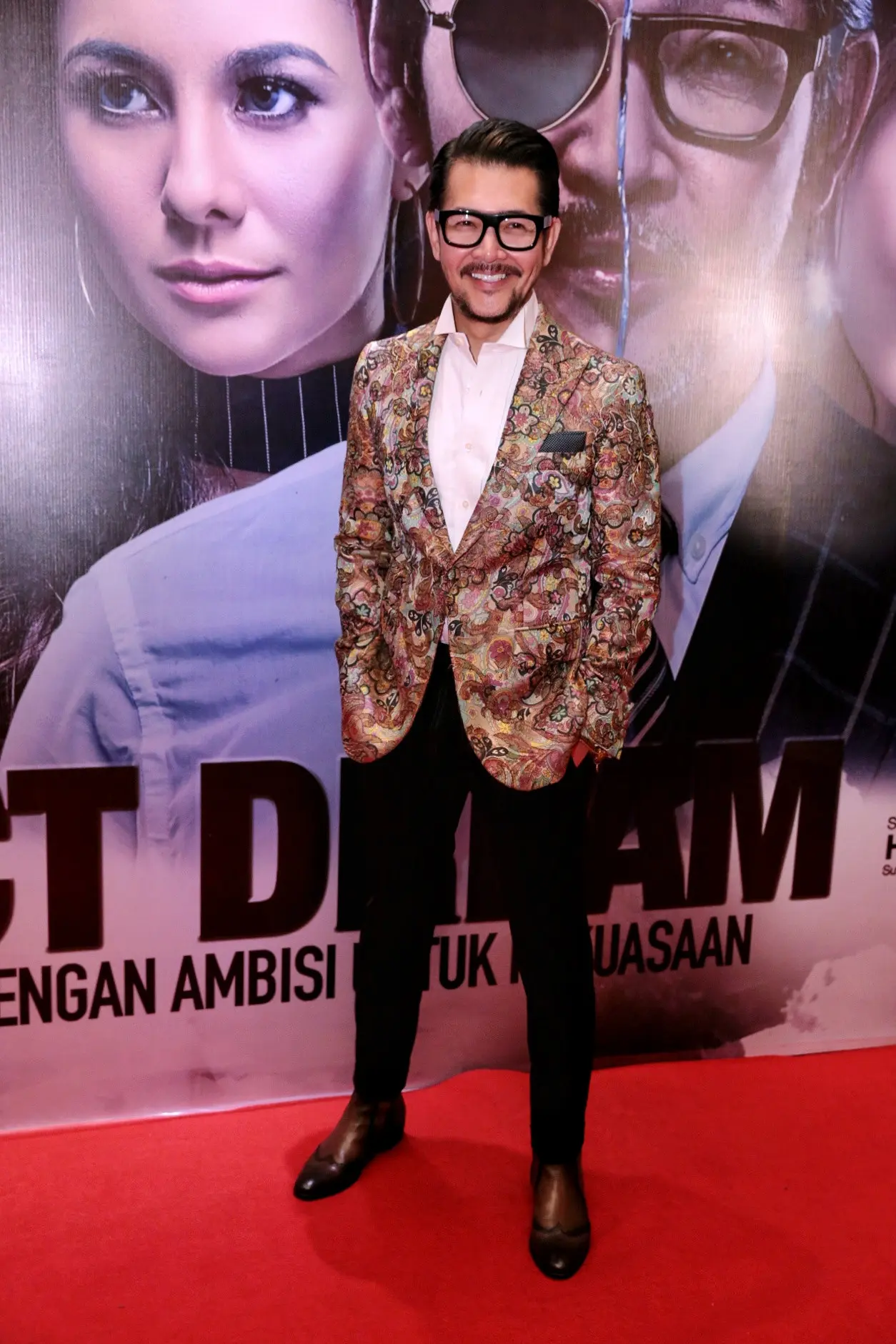 Ferry Salim, aktor senior yang tampan rupanya ini kembali hadir di film bertajuk Perfect Dream. Meskipun tergolong sebagai senior, bukan berarti Ferry tak menemukan tantangan di dalamnya.  (Adrian Putra/Bintang.com)