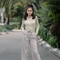 Ia bahkan dipercaya mengisi original soundtrack film ‘Bismillah Kunikahi Suamimu’ lewat lagu berjudul ‘Sanggup’. [Foto: IG/therealaisamaisa].