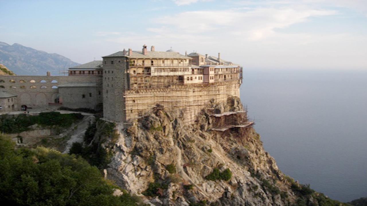 Athos, Gunung Terlarang Bagi Perempuan 