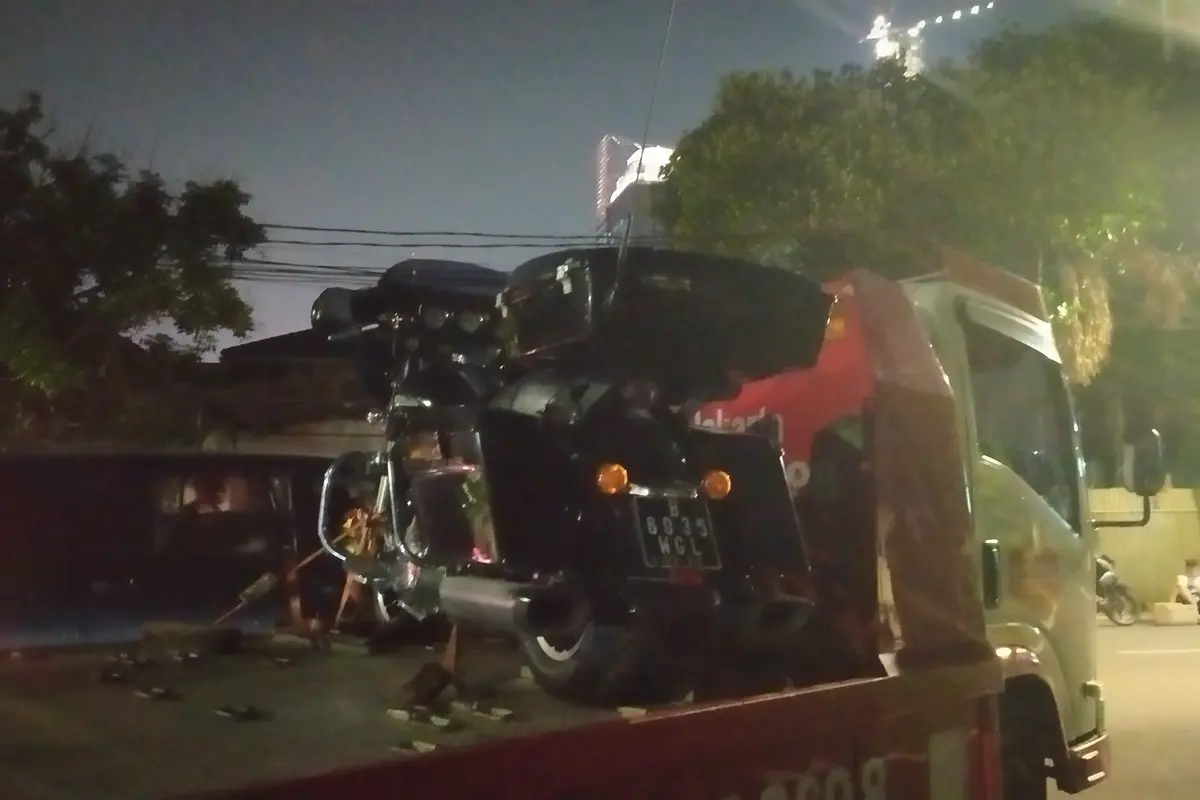 Sita mobil dan moge.