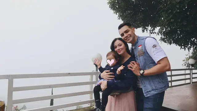 Sempat Hamil Anak Kedua Tapi Keguguran, Ini 6 Potret Keluarga Kecil Asmirandah