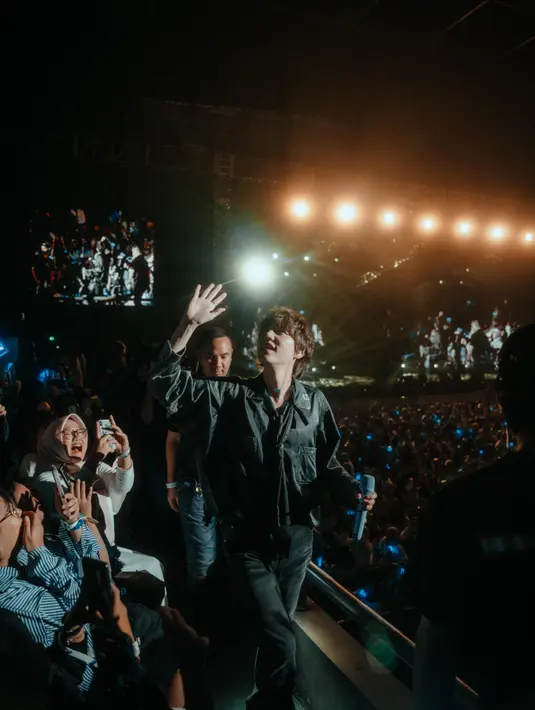 Kyuhyun di konser "Restart" di Tennis Indoor, Jakarta, Sabtu (18/5/2024). [Foto: Istimewa]