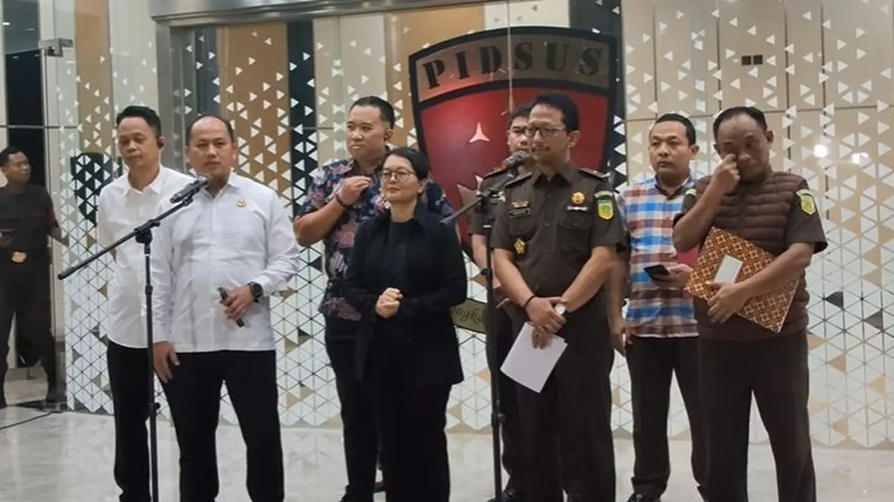 Kejagung menetapkan delapan tersangka baru terkait kasus korupsi pada pemberian kredit dari beberapa bank ke PT Sri Rejeki Isman (Sritex).