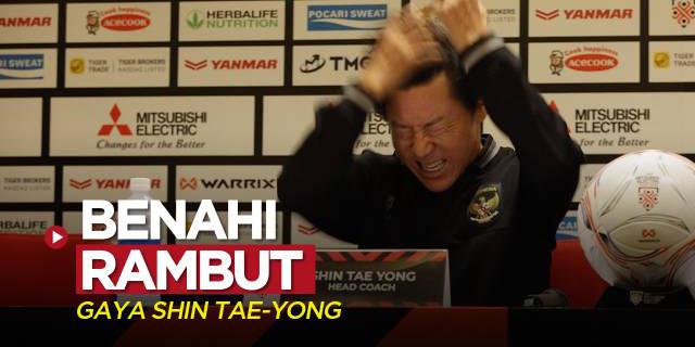 VIDEO Piala AFF 2022: Gaya Pelatih Timnas Indonesia, Shin Tae-yong Benahi Rambut yang Basah
