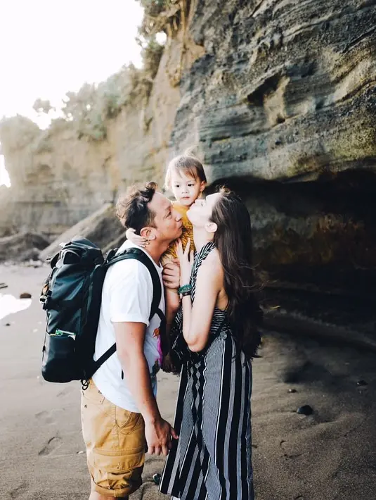 Ringgo Agus Rahman dan Sabai Morscheck