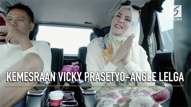 Pasangan Vicky Prasetyo dan Angle Lelga terus menebar kemesraan di media sosial.