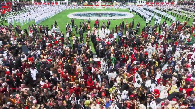 Tamu undangan yang hadir nampak menikmati penampilan Putri Ariani di acara HUT ke-78 Republik Indonesia (HUT ke-78 RI) pada Kamis (17/8/2023) di Istana.