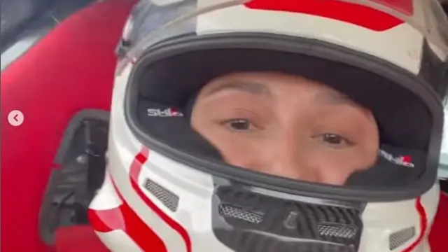 6 Potret Julie Estelle Jajal Balap Mobil di Sirkuit Sepang, Penuh Semangat