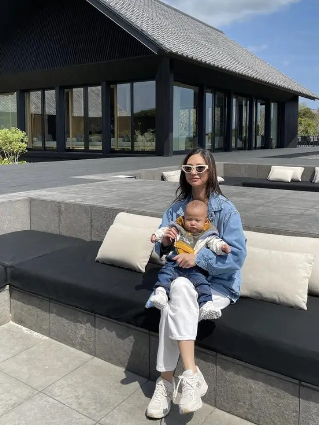 Potret Nadia Saphira Liburan di Jepang bersama anaknya, credit: Instagram (@nadsap)