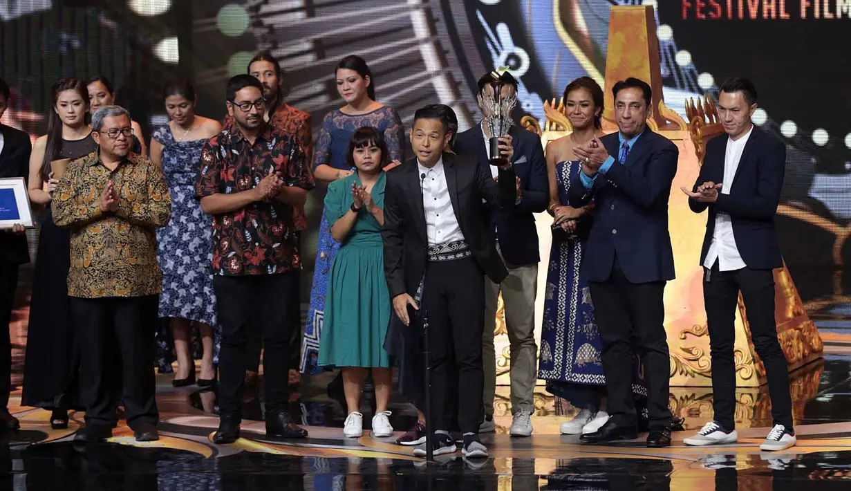 Festival Film Bandung (FFB) 2017 diselenggarakan di Studio 6 Emterk, Jakarta pada 22 September 2017. Film Bioskop Terpuji pun diraih oleh Cek Toko Sebelah. (Deki Prayoga/Bintang.com)
