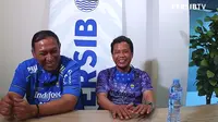 Dua penggawa Persib Bandung era 1990-an, Asep Somantri dan Anwar Sanusi. (Dok. Tangkapan layar/YouTube Persib TV)