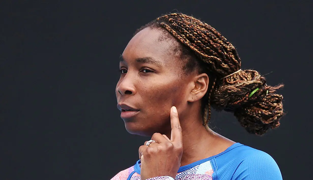 Petenis Venus Williams terlibat kecelakaan obil pada Juni 2017 dan satu orang pun tewas. Venus adalah orang yang menjadi pengemudi dan bertanggung jawab dalam kecelakaan itu. (Hello Magazine)