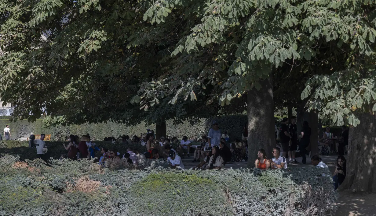 Gelombang panas melanda Paris, Prancis, sejak 8 Agustus 2025 kian meningkat. (Martin LELIEVRE/AFP)