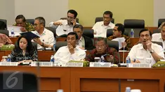 Menko PMK Puan Maharani, Menko Polhukam Wiranto, Menko Perekonomian Darmin Nasution, dan Menko Bidang Kemaritiman Luhut Panjaitan mengikuti rapat kerja bersama Badan Anggaran DPR di Kompleks Parlemen, Jakarta, Rabu (14/9). (Liputan6.com/Johan Tallo)