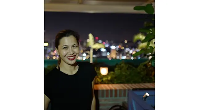Meski telah memiliki 3 orang anak, Fifi Karamoy terlihat cantik dan awet muda.