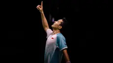 Pebulu tangkis Indonesia, Jonatan Christie merayakan kemenangannya di final tunggal putra melawan Anders Antonsen dari Denmark di turnamen bulu tangkis Korea Open di Suwon, Korea Selatan pada Minggu 28 September 2025. (ANTHONY WALLACE/AFP)