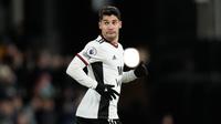 Pemain Fulham Manor Solomon merayakan setelah mencetak gol ke gawang Wolverhampton Wanderers pada pertandingan sepak bola Liga Inggris di Stadion Craven Cottage, London, Inggris, 24 Februari 2023. Pertandingan berakhir imbang 1-1. (AP Photo/Kirsty Wigglesworth)