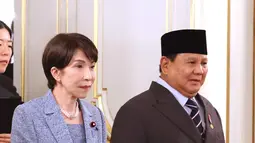 Kedatangan Presiden Prabowo disambut langsung PM Jepang, Sanae Takaichi, disertai upacara kenegaraan. Tampak dalam foto, Presiden Republik Indonesia, Prabowo Subianto (kanan) dan Perdana Menteri Jepang Sanae Takaichi (kiri) saat tiba untuk melakukan pembicaraan di Istana Akasaka, Tokyo pada Selasa 31 Maret 2026. (YOSHIKAZU TSUNO/POOL/AFP)