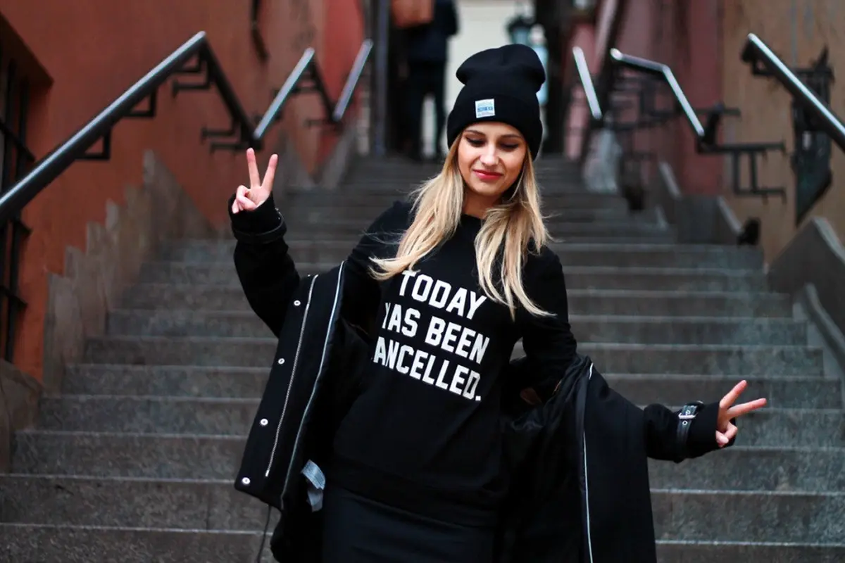 Penampilan Modis Ala Women in Black, Kece Banget Tau!