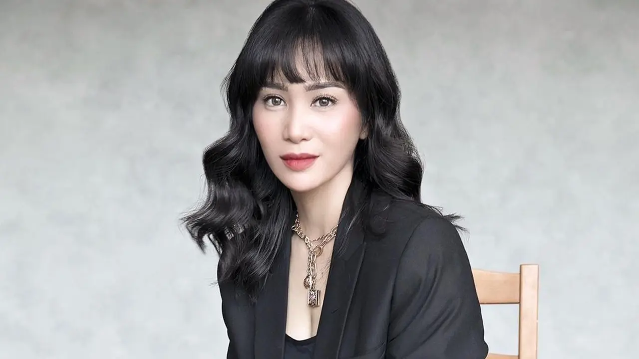 Potret Bunga Zainal Tampil dengan Poni, Manis Bak ABG