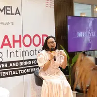 Dalam Fimelahood Getting Intimate x White Story, Deszell membagikan tips pemakaian skincare yang tepat agar kulit wajah sehat dan glowing seketika. (Dok: Fimela.com/Adrian).
