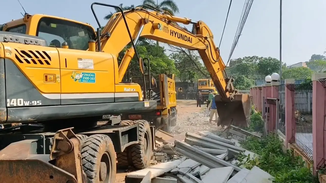 Tembok Beton yang Isolir Rumah Warga di Ciledug, Dibongkar