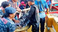 Buaya yang ditangkap petugas Damkar Kabupaten Indragiri Hilir karena menerkam ibu rumah tangga. (Liputan6.com/Istimewa)
