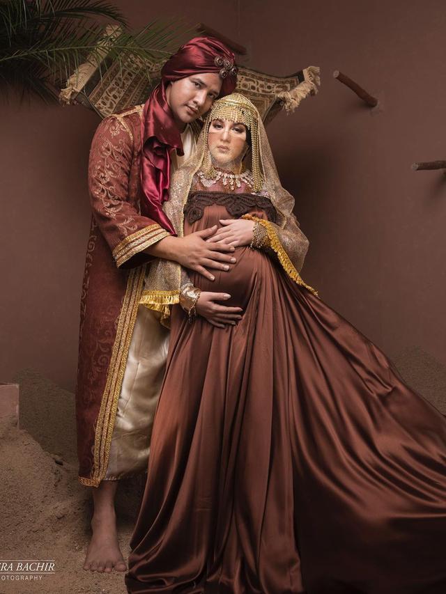 Berkonsep Timur Tengah, Ini 7 Gaya Maternity Shoot Irish Bella dan Ammar Zoni