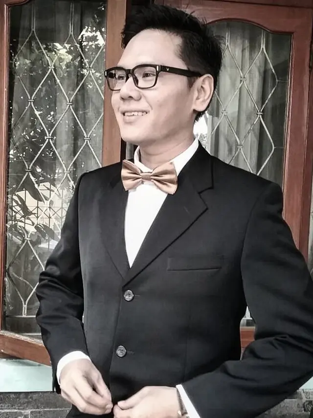 Selalu Pakai Makeup Tebal, Ini 6 Potret Wajah Asli Rizki Maulana Kuburan Band