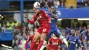 Bek Liverpool, Joel Matip berebut bola udara dengan bek Chelsea, Kurt Zouma selama pertandingan lanjutan Liga Inggris di Stadion Stamford Bridge, London (22/9/2019). Liverpool menang tipis atas Chelsea 2-1. (AP Photo/Frank Augstein)